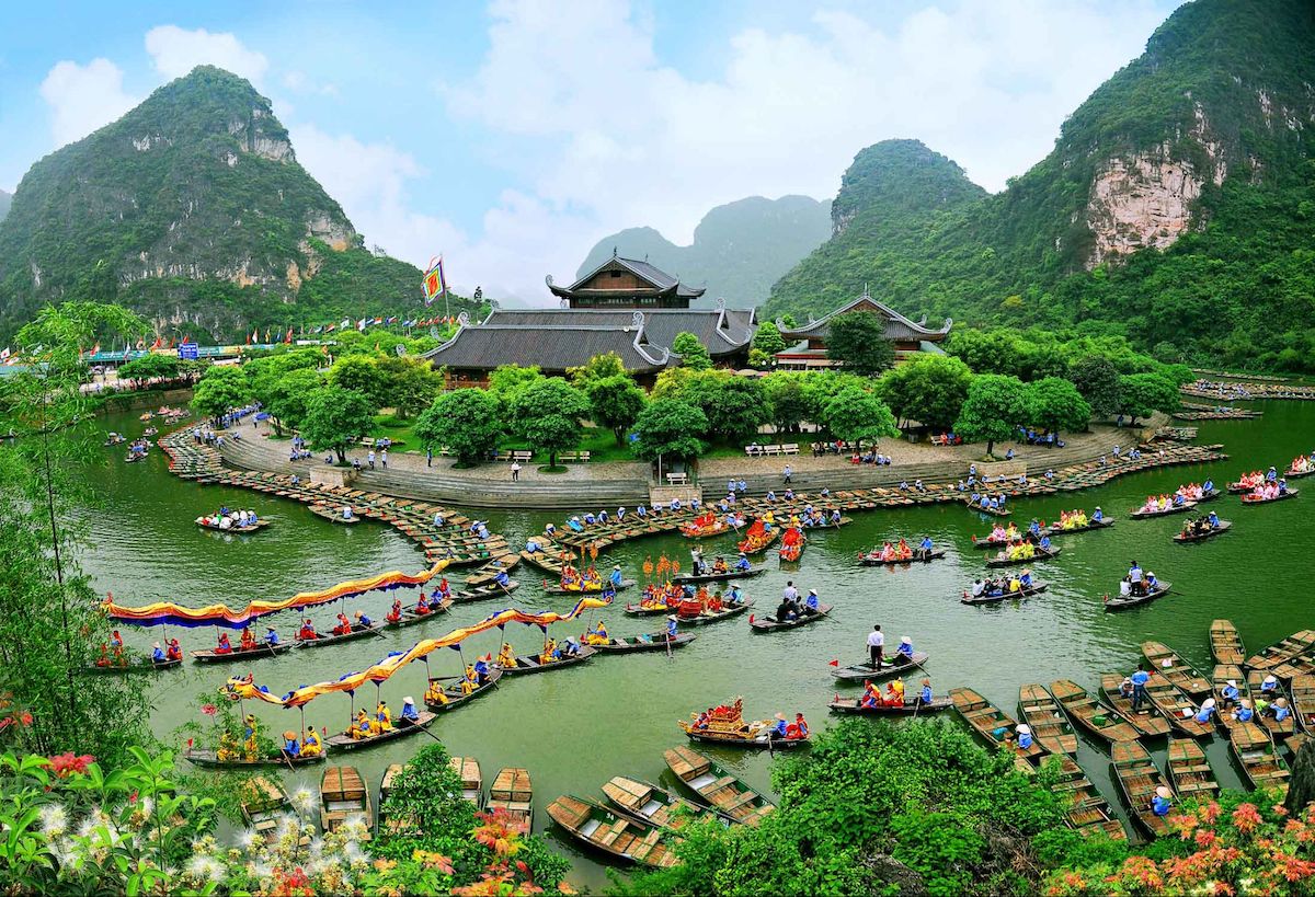 Tuần Du lịch Ninh Bình 2026 hứa hẹn mang đến không gian lễ hội sôi động giữa miền di sản Tràng An. Ảnh minh hoạ