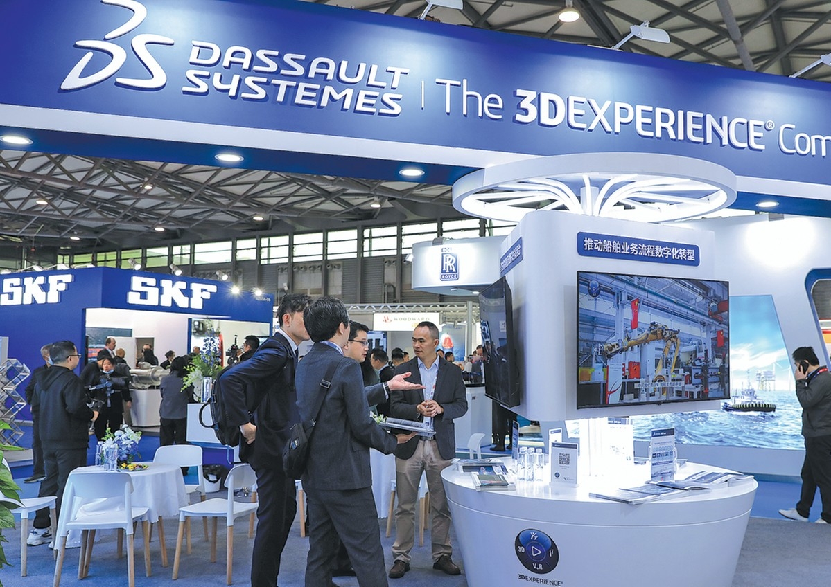 Khách tham quan tập trung tại gian trưng bày của Dassault Systemes trong triển lãm Marintec China 2025 tại Thượng Hải. Ảnh: China Daily