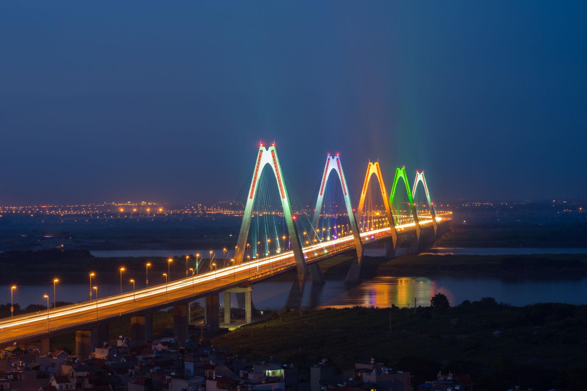 Khi hạ tầng tái định hình không gian Hà Nội 2 Quy hoạch mới cho thấy rõ nét vai trò của sông Hồng với Thủ đô. Ảnh minh hoạ cầu Nhật Tân.