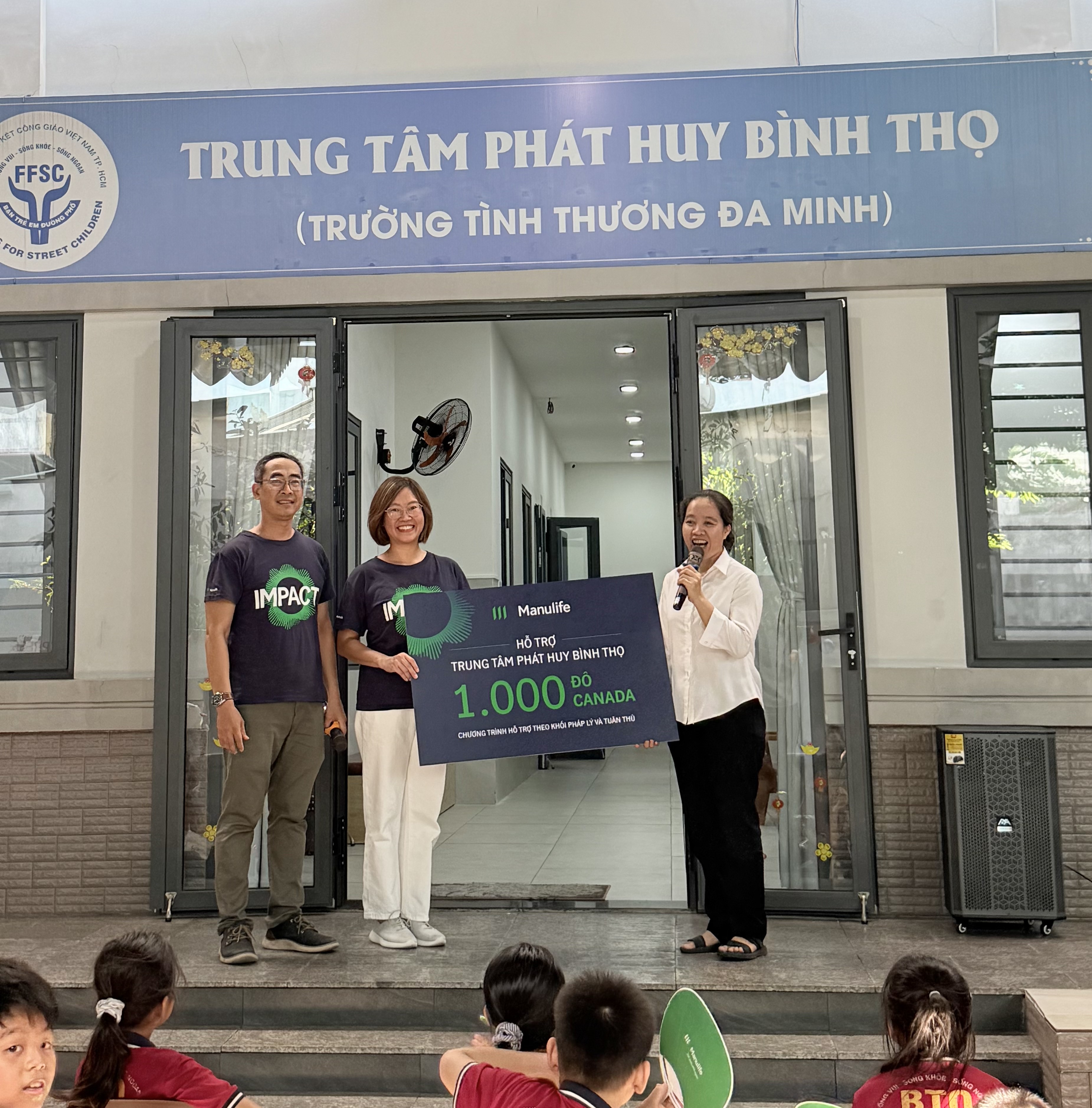 Với mỗi hoạt động thiện nguyện do nhân viên thực hiện, Tập đoàn Manulife đồng thời đóng góp 1.000 đô la Canada để gia tăng giá trị sẻ chia. Ảnh Hằng Vy.