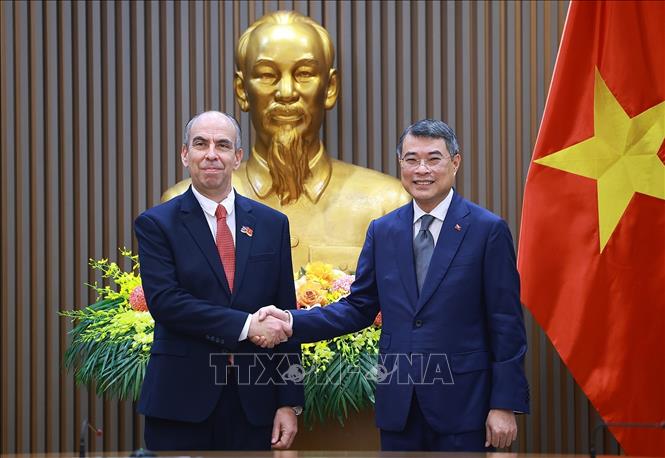 Thủ tướng Lê Minh Hưng tiếp Đại sứ Cuba Rogelio Polanco Fuentes. Ảnh:TTXVN