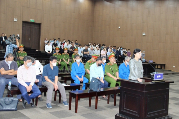 Các bị cáo tại phiên tòa ngày 21/5. Ảnh: Đỗ Mến