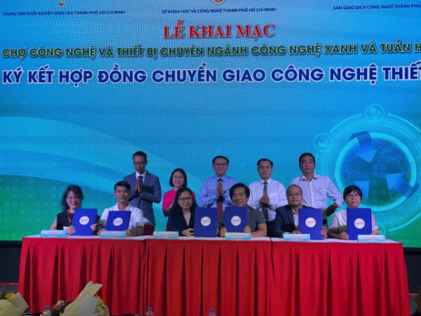 Nhiều hợp đồng chuyển giao công nghệ và thiết bị đã được ký kết tại Techmart 2026, sáng 21/5.