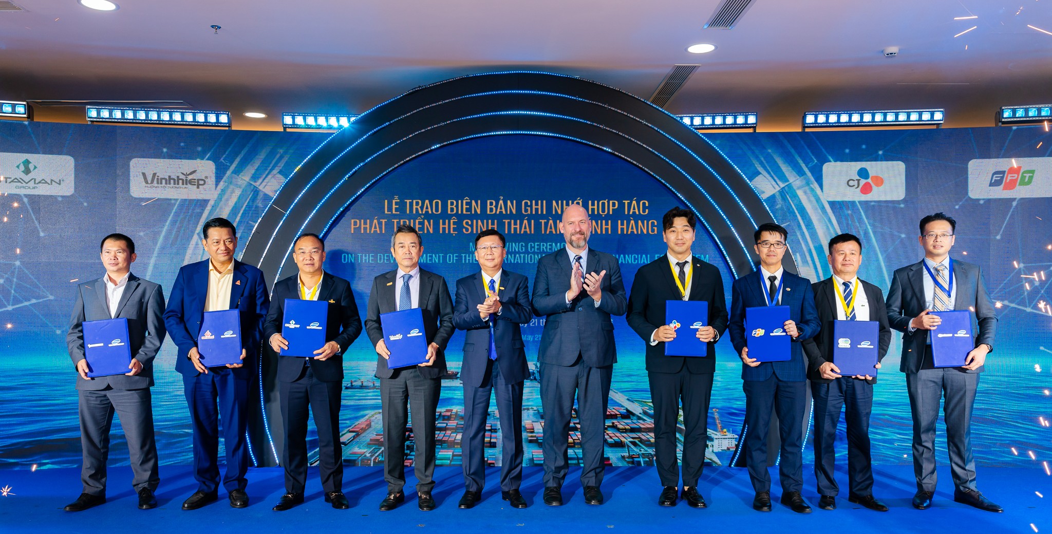 Nhiều Nhà cung cấp dịch vụ tài chính, công nghệ trong và ngoài nước đã ký biên bản ghi nhớ tham gia hệ sinh thái IMFC.