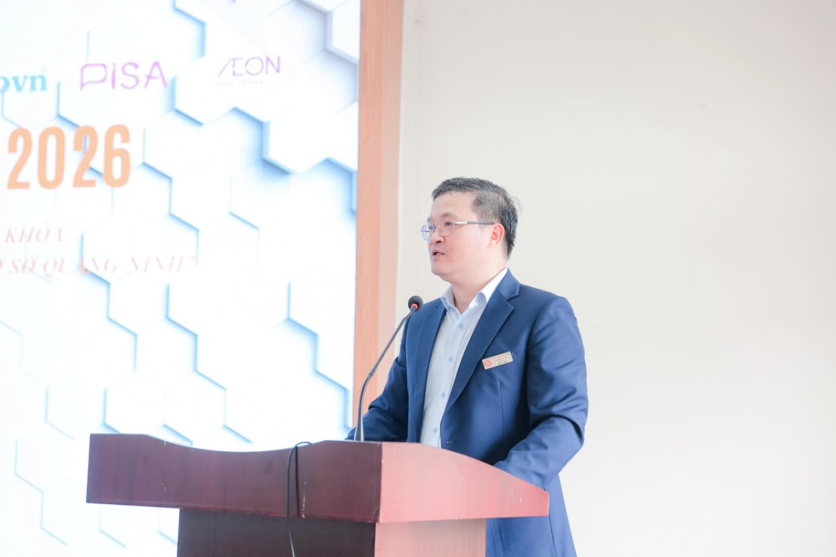 TS. Nguyễn Bình Minh, Giám đốc Đại học Ngoại thương - Cơ sở Quảng Ninh phát biểu khai mạc chương trình&nbsp;