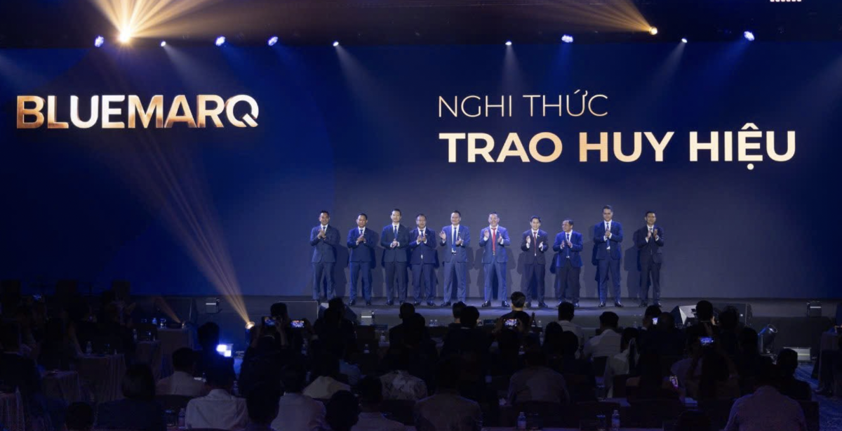 Công ty Cổ phần Tập đoàn Đất Xanh (mã chứng khoán: DXG - HoSE) vừa chính thức công bố tên gọi mới là Công ty Cổ phần BLUEMARQ GROUP. 
