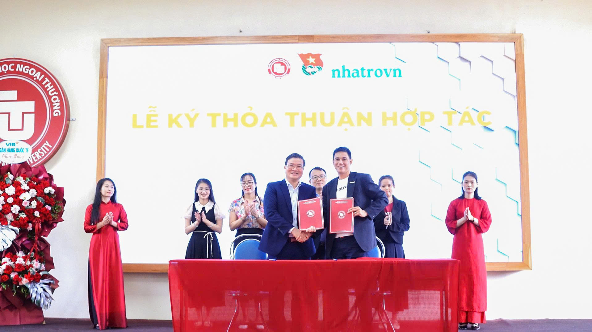 Lễ ký kết thỏa thuận hợp tác giữa Trường Đại học Ngoại thương – cơ sở Quảng Ninh và Công ty TNHH Giải pháp Công nghệ NHATROVN. 