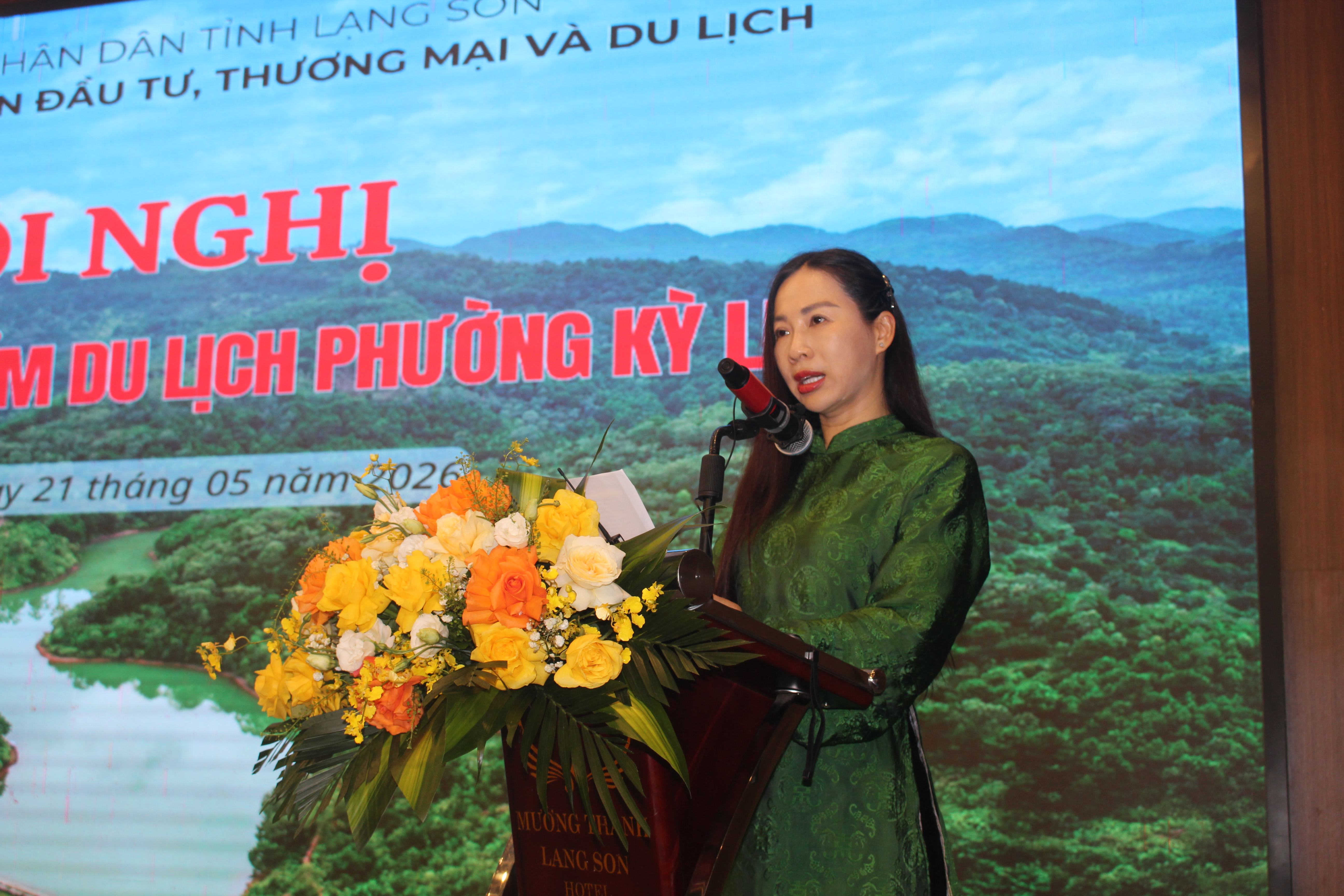 Bà Trần Thị Bích Hạnh: 
