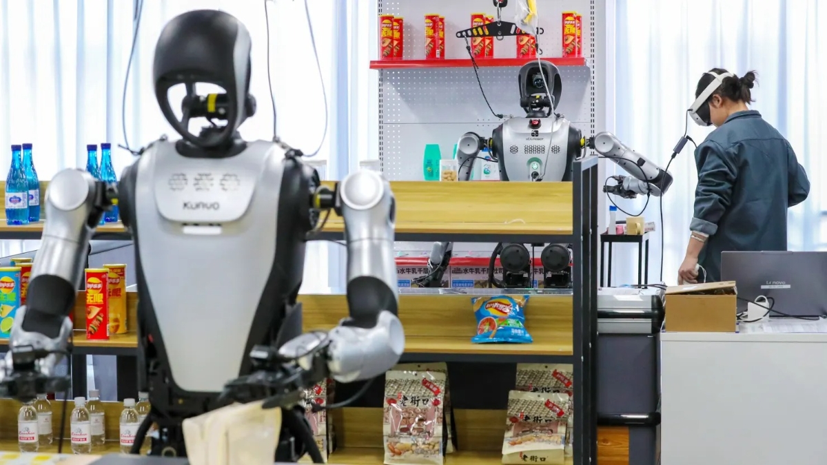 Robot được dạy làm nhiều công việc khác nhau