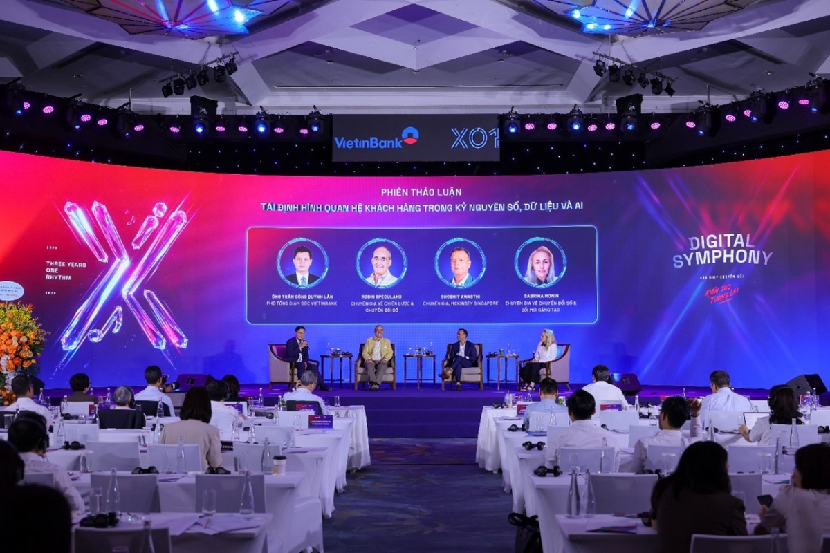 Phiên thảo luận panel “Tái định hình quan hệ khách hàng trong kỷ nguyên số, dữ liệu và AI”.