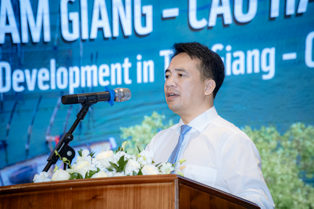 Phó Chủ tịch UBND thành phố Huế Trần Hữu Thùy Giang phát biểu tại hội nghị