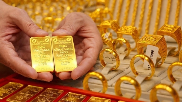 Giá vàng trong nước ngược chiều so với vàng thế giới
