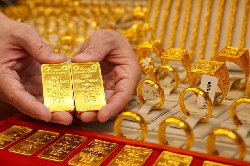 Giá vàng trong nước ngược chiều so với vàng thế giới
