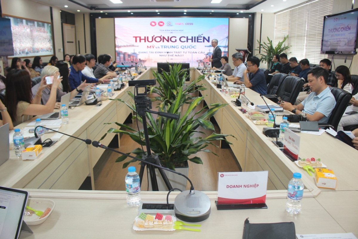 Quang cảnh toạ đàm. Ảnh: Chu Khôi.
