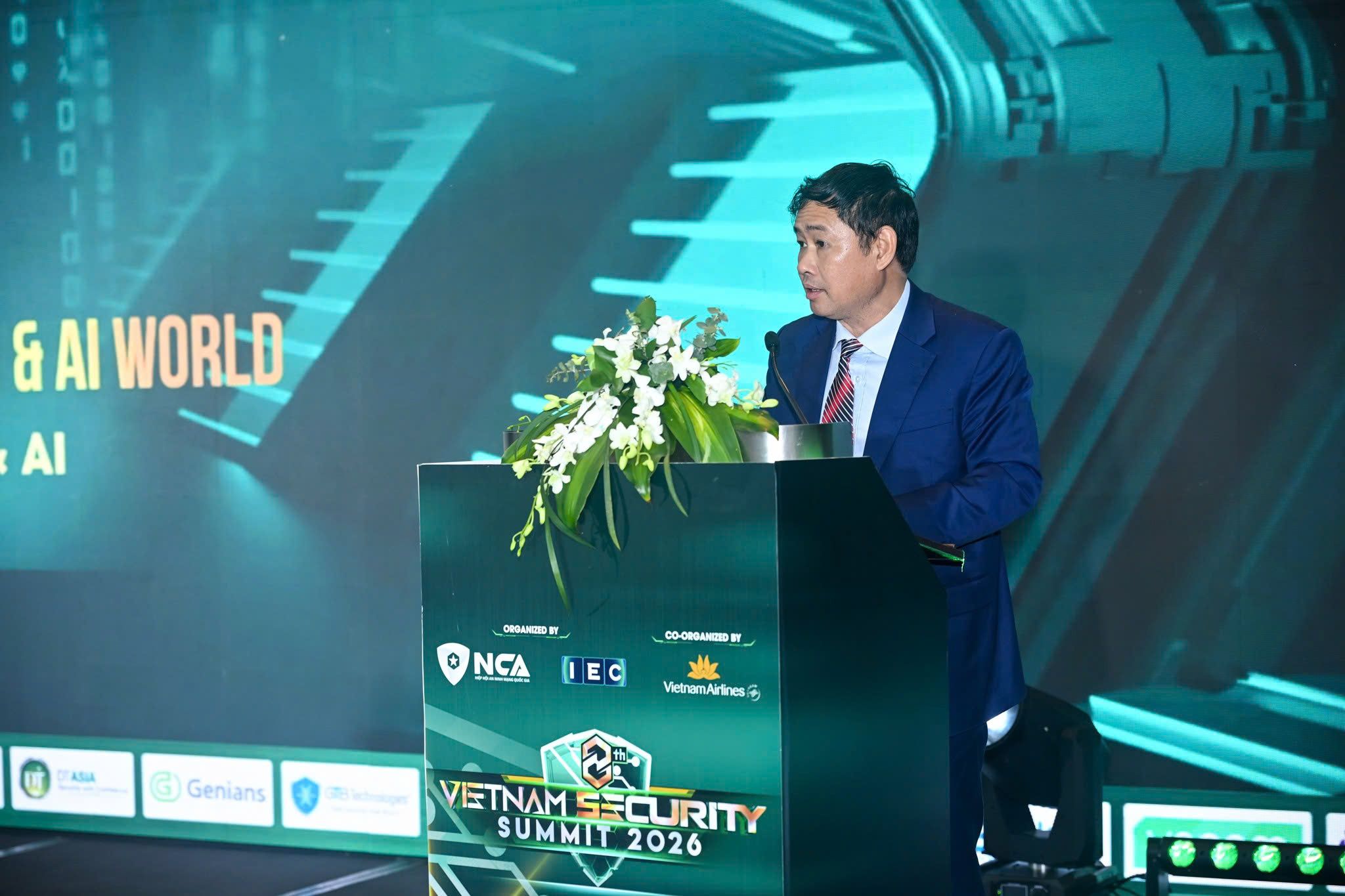 Các hệ thống bảo mật truyền thống có nguy cơ mất an toàn trong kỷ nguyên lượng tử 2 Thiếu tướng Nguyễn Tùng Hưng phát biểu tại sự kiện - Ảnh: NCA.