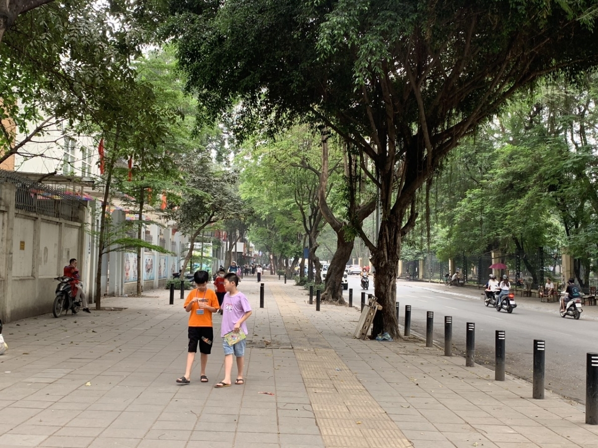 Vỉa hè tại Hà Nội đã thông thoáng hơn sau các chiến dịch thiết lập trật tự của cơ quan chức năng. Ảnh: Hoàng Việt