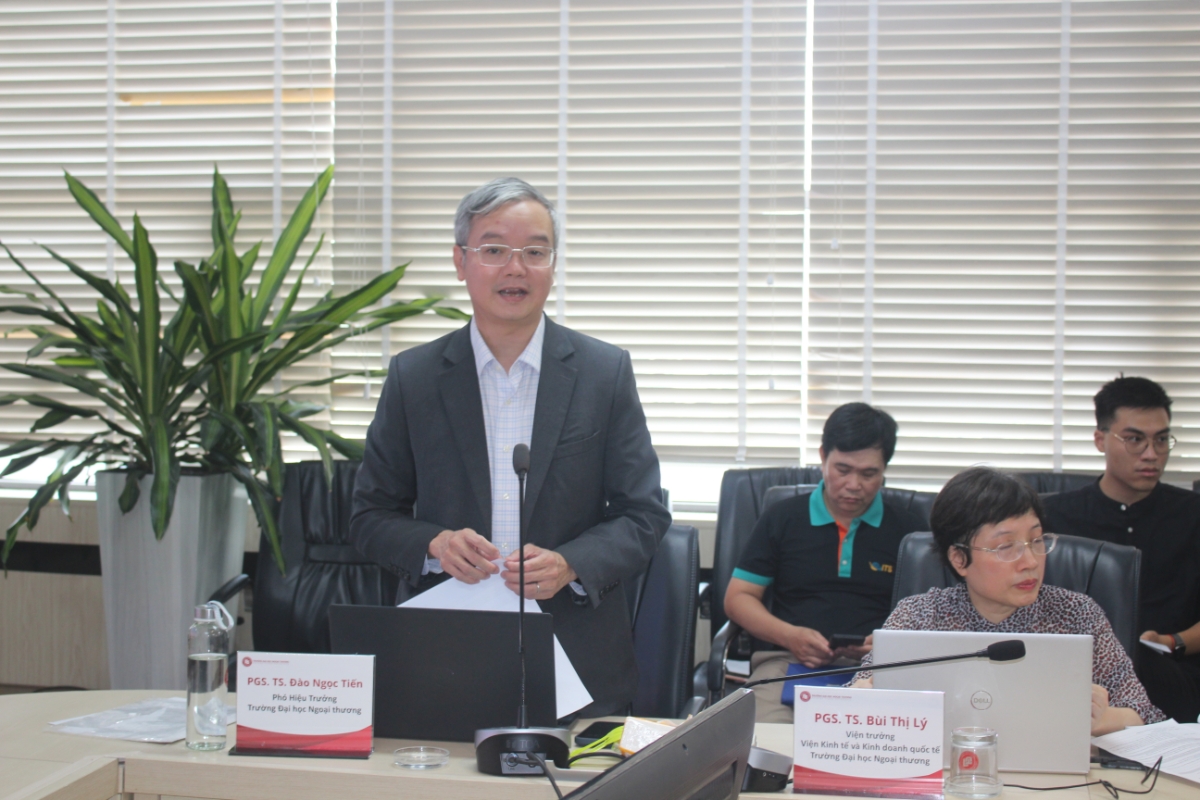 PGS.TS. Đào Ngọc Tiến phát biểu tại tọa đàm. Ảnh: Chu Khôi.