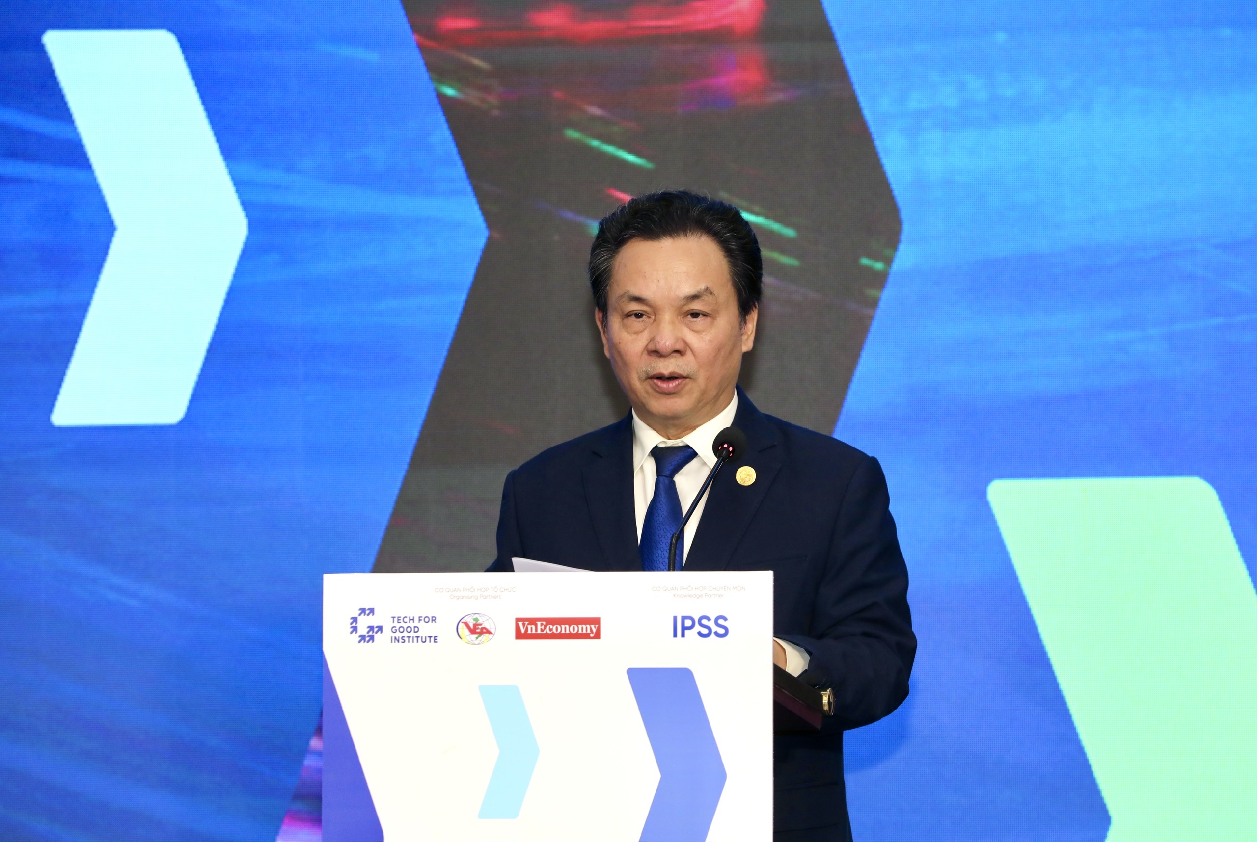 GS. TS Hoàng Văn Cường, Phó Chủ tịch Hội Khoa học Kinh tế Việt Nam đánh giá, sự phát triển mạnh mẽ của AI, Big Data, IoT đang mở ra cơ hội tái cấu trúc hệ thống giao thông vận tải. 