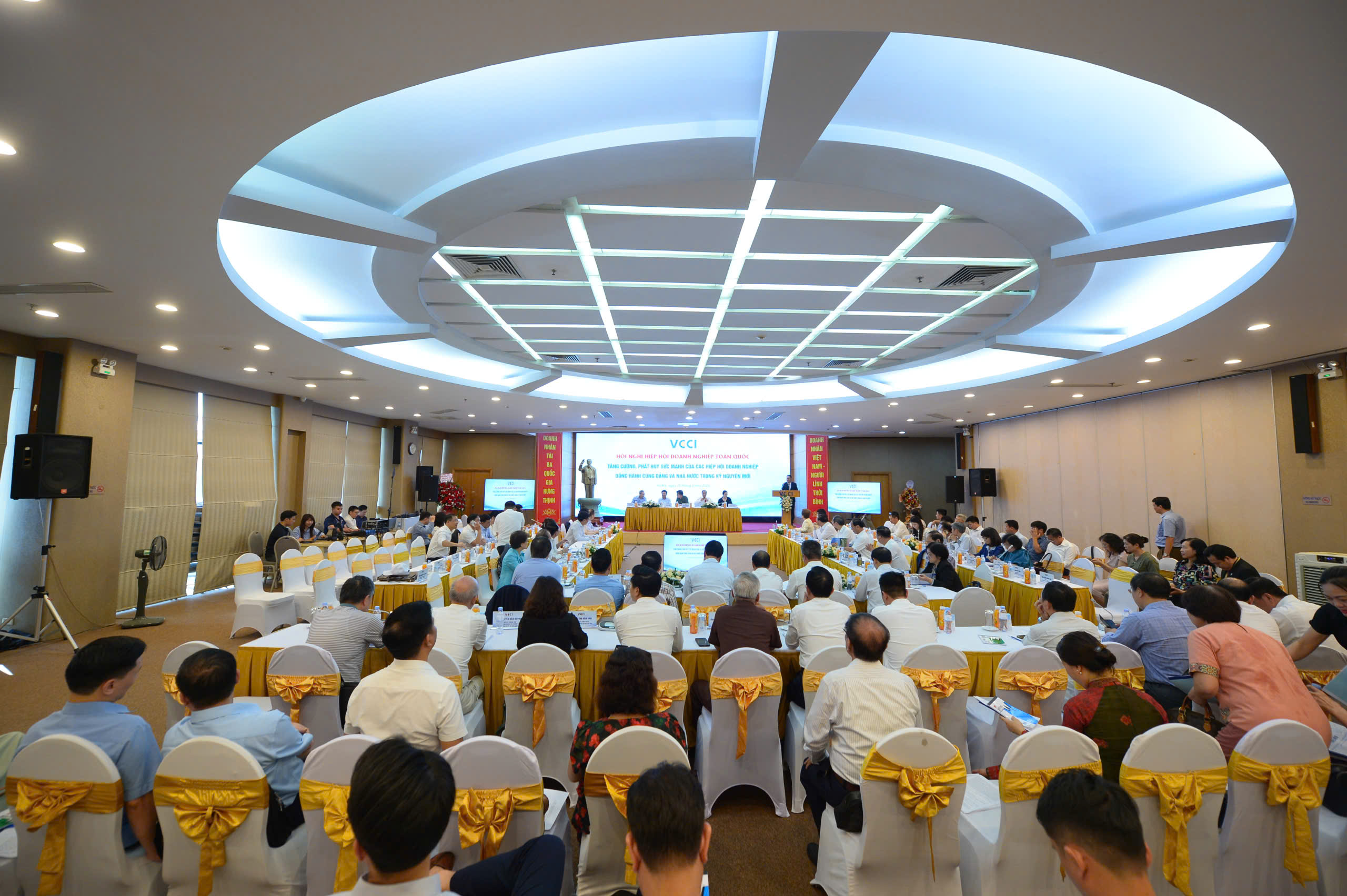 Cả nước hiện ghi nhận khoảng trên 700 Hiệp hội doanh nghiệp, Hiệp hội doanh nhân.