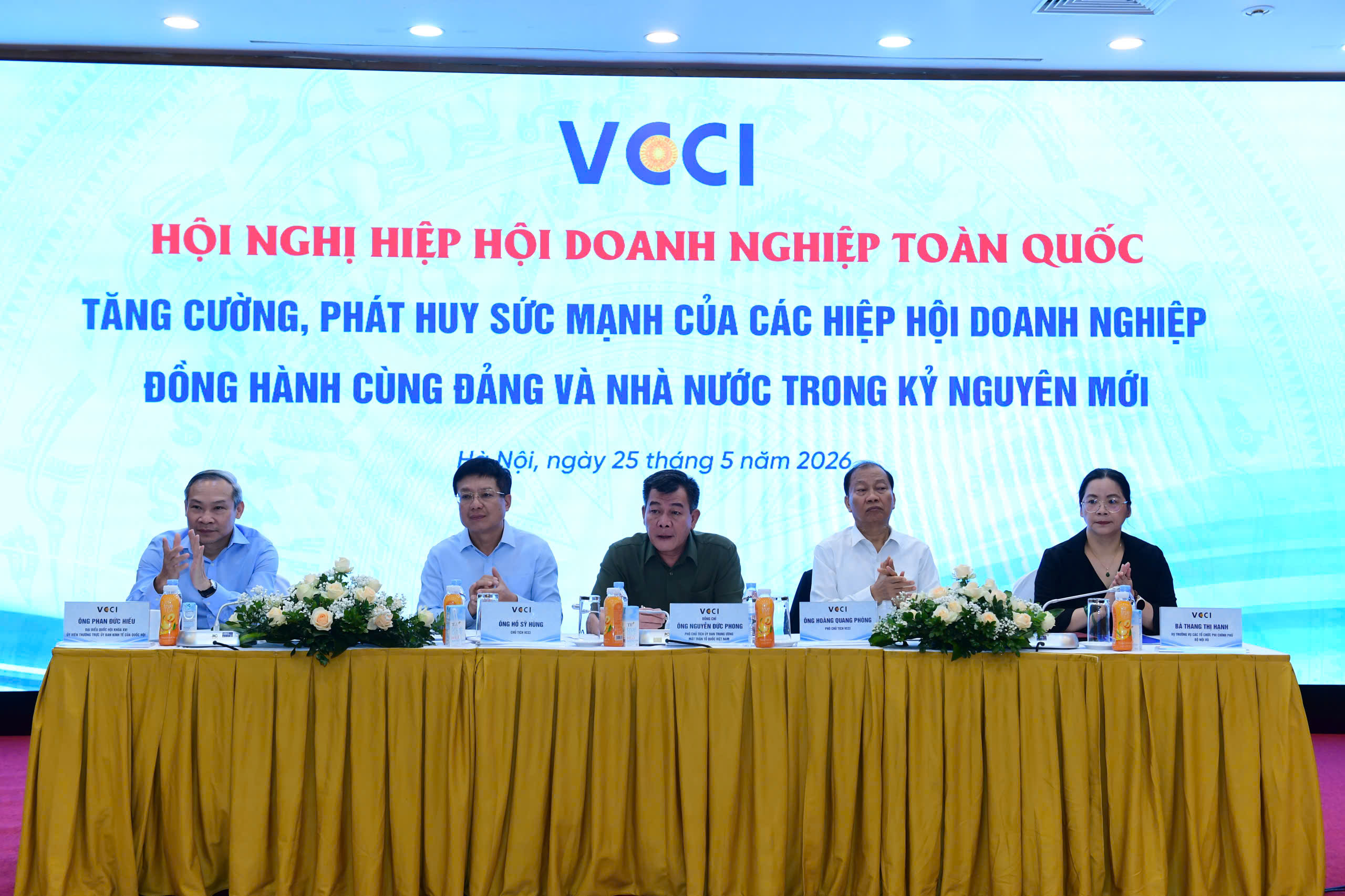 Các chủ toạ hội nghị.