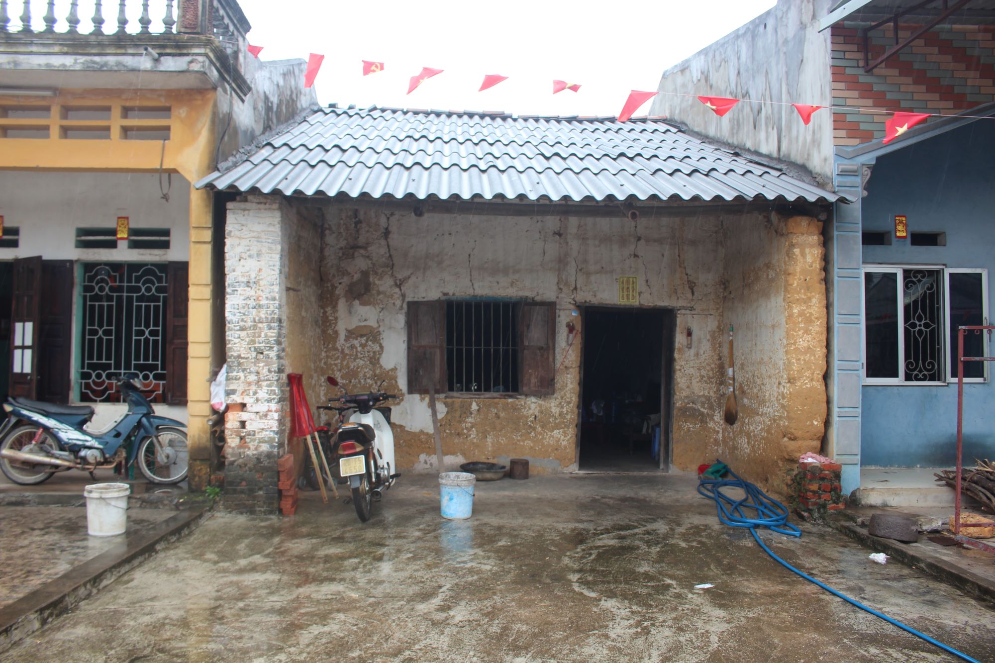 Một ngôi nhà trình tường ở khu phố Háng Ngầu. Ảnh: Chu Khôi.