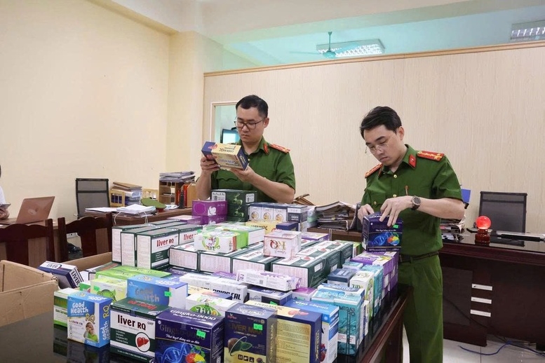 Lực lượng chức năng thu giữ 54 lô hàng thuộc 39 loại sản phẩm được xác định là hàng giả.
