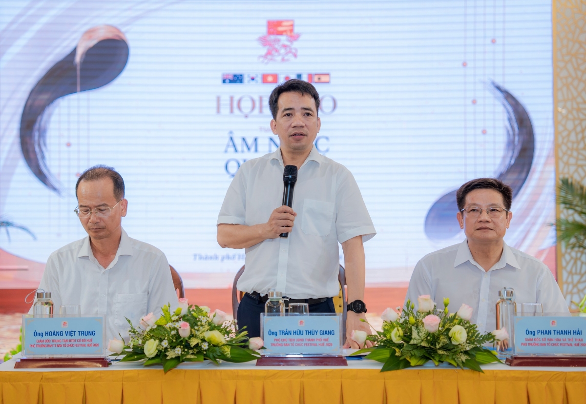 Phó Chủ tịch UBND thành phố Huế, Trưởng Ban Tổ chức Festival Huế 2026 Trần Hữu Thùy Giang phát biểu tại buổi họp báo