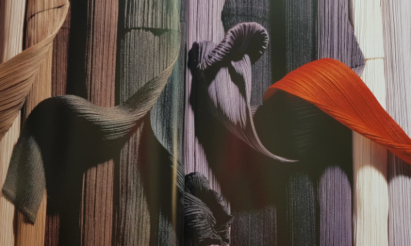 Thời trang cao cấp vẫn không thể từ bỏ sợi polyester?