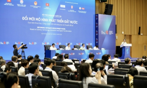 Đổi mới mô hình phát triển phải bắt đầu từ tái cấu trúc quản trị quốc gia