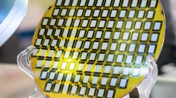 Wafer bán dẫn chuyển sang hình vuông?