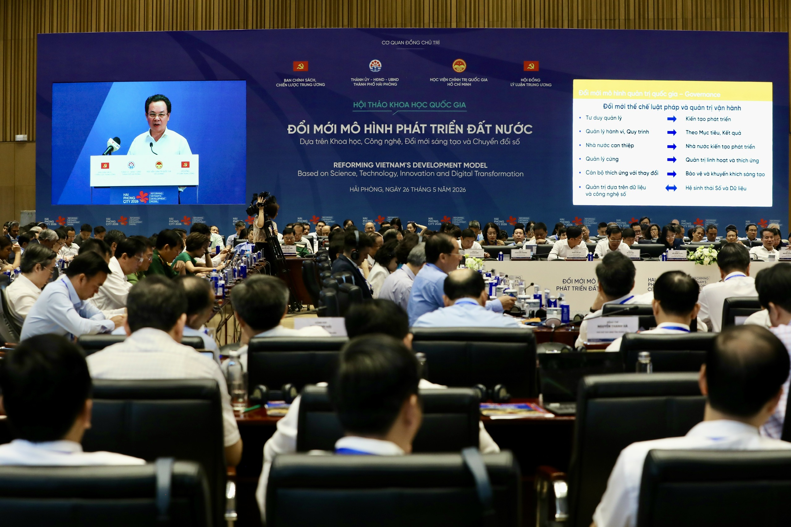 Quang cảnh Hội thảo 'Đổi mới mô hình phát triển đất nước dựa trên khoa học, công nghệ, đổi mới sáng tạo và chuyển đổi số'. Ảnh: Việt Dũng