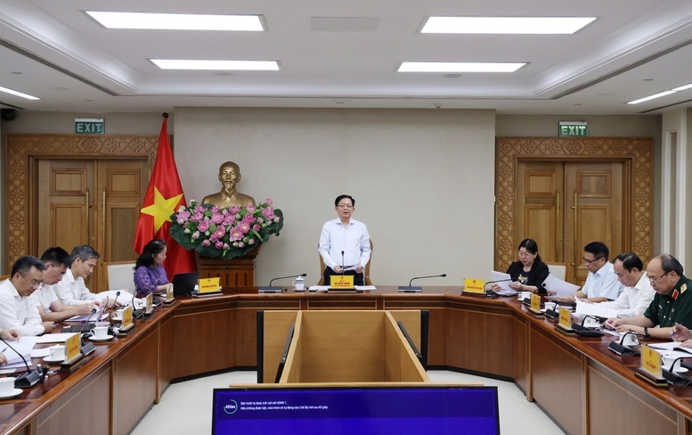 Phó Thủ tướng Hồ Quốc Dũng chủ trì cuộc họp về việc triển khai nhiệm vụ sơ kết thực hiện Nghị quyết số 18-NQ/TW và định hướng sửa đổi Luật Đất đai - Ảnh: VGP