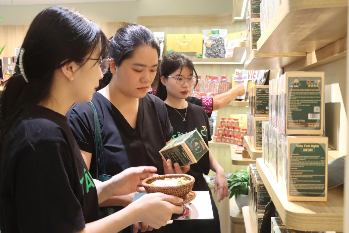 Hiện người tiêu dùng trẻ ưu tiên niềm tin, sự tiện lợi, trải nghiệm và tính minh bạch.