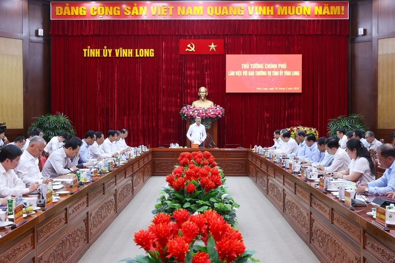 Thủ tướng Lê Minh Hưng chủ trì cuộc làm việc với Ban Thường vụ Tỉnh ủy Vĩnh Long - Ảnh: VGP