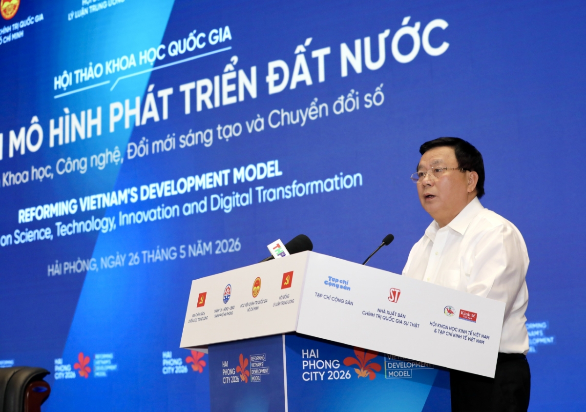 GS.TS Nguyễn Xuân Thắng, Ủy viên Bộ Chính trị khóa XIII, Chủ tịch Hội đồng Lý luận Trung ương, phát biểu tại Hội thảo. Ảnh: Việt Dũng.