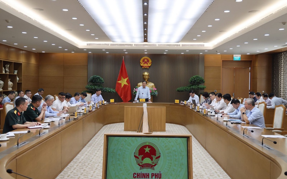 Phó Thủ tướng Thường trực Chính phủ Phạm Gia Túc đề nghị Bộ Công Thương phải thúc đẩy tiến độ triển khai các chương trình, các công trình, dự án điện quan trọng quốc gia, trọng điểm của ngành năng lượng. Ảnh: VGP.