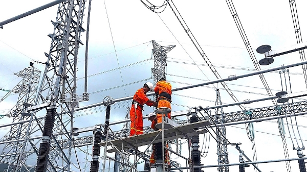 Hệ thống điện quốc gia đang chịu sức ép kỷ lục do nắng nóng gay gắt