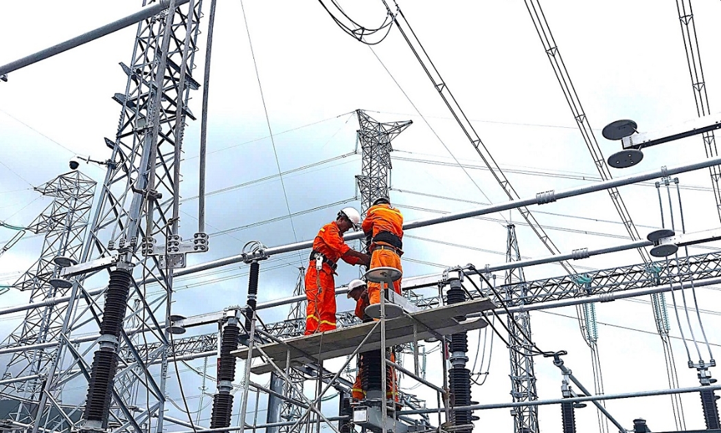 Nắng nóng kỷ lục đầu mùa hè ở miền Bắc gây áp lực chưa từng có cho hệ thống điện quốc gia, 