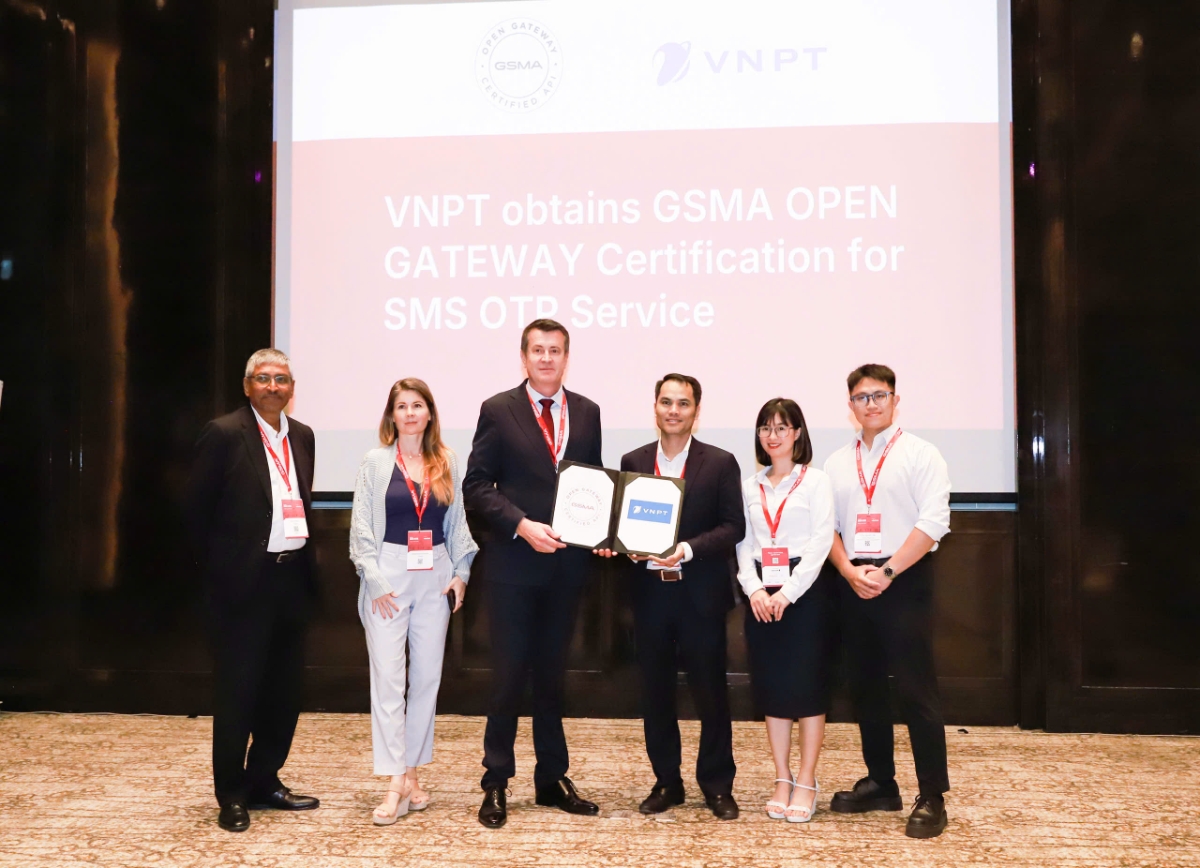 Việc đạt chứng nhận cũng giúp VNPT có điều kiện tham gia vào hệ sinh thái liên kết API xuyên biên giới, mở ra thêm cơ hội cho doanh nghiệp trong việc tích hợp các dịch vụ xác thực trên nhiều thị trường thông qua một nền tảng thống nhất. Ảnh: VNPT.