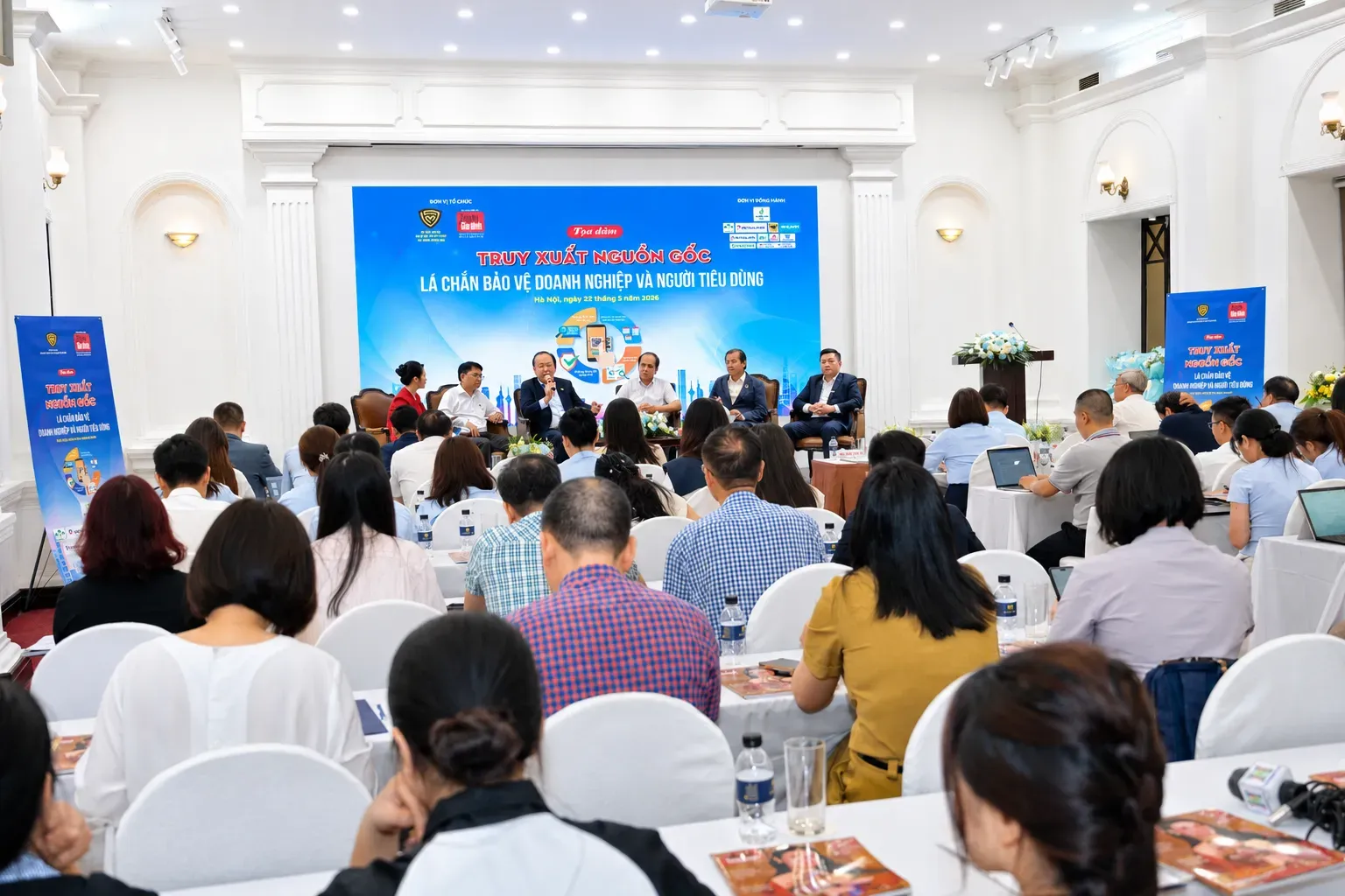 Quang cảnh tọa đàm.