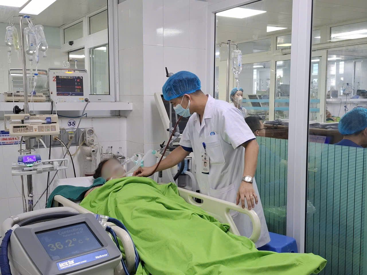 ệnh viện Đa khoa tỉnh Phú Thọ liên tục tiếp nhận nhiều trường hợp say nắng, sốc nhiệt nguy hiểm do lao động ngoài trời.