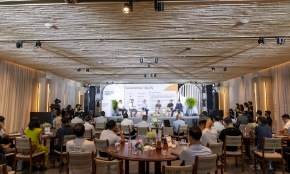 Ông Lê Đức Quân, Tổng Giám đốc Noventiq Việt Nam, điều phối phiên thảo luận tại sự kiện "Google Cloud: AI Immersion Vietnam".