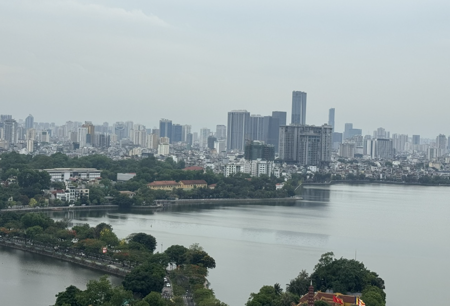 Một góc khu vực Hồ Tây hiện hữu - Dự kiến đường ven hồ sẽ được mở rộng