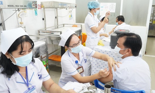 TP.Hồ Chí Minh triển khai chế độ luân phiên nhân viên y tế 
