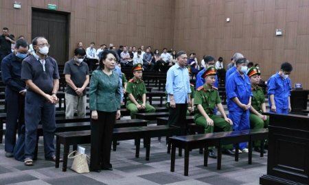 Các bị cáo tại phiên tòa chiều 27/5. Ảnh: CTV.