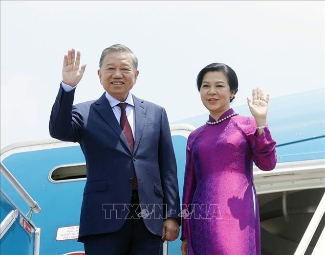 Tổng Bí thư, Chủ tịch nước Tô Lâm và Phu nhân lên đường thăm chính thức Vương quốc Thái Lan. Ảnh: TTXVN
