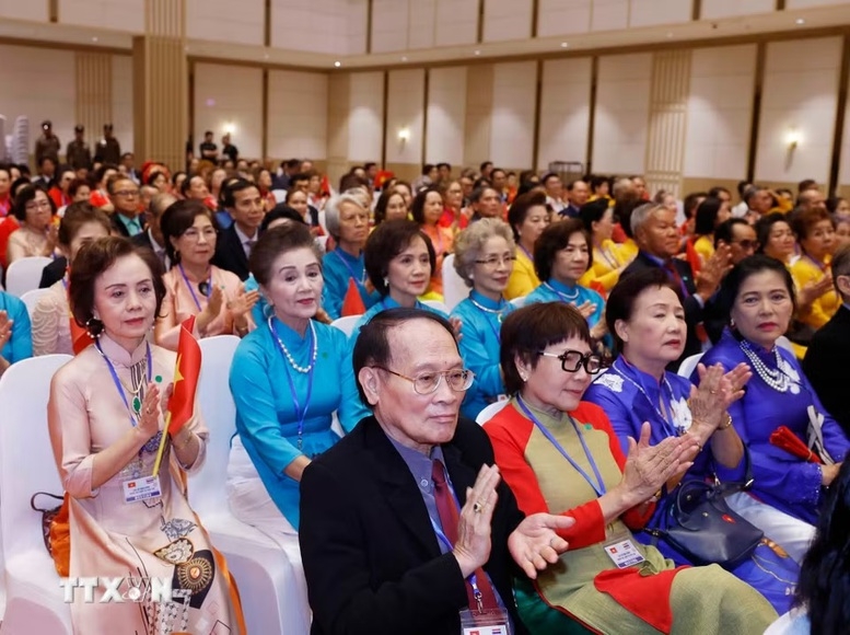 Cộng đồng người Việt Nam tại Thái Lan tham dự cuộc gặp Tổng Bí thư, Chủ tịch nước Tô Lâm và Phu nhân - Ảnh: TTXVN