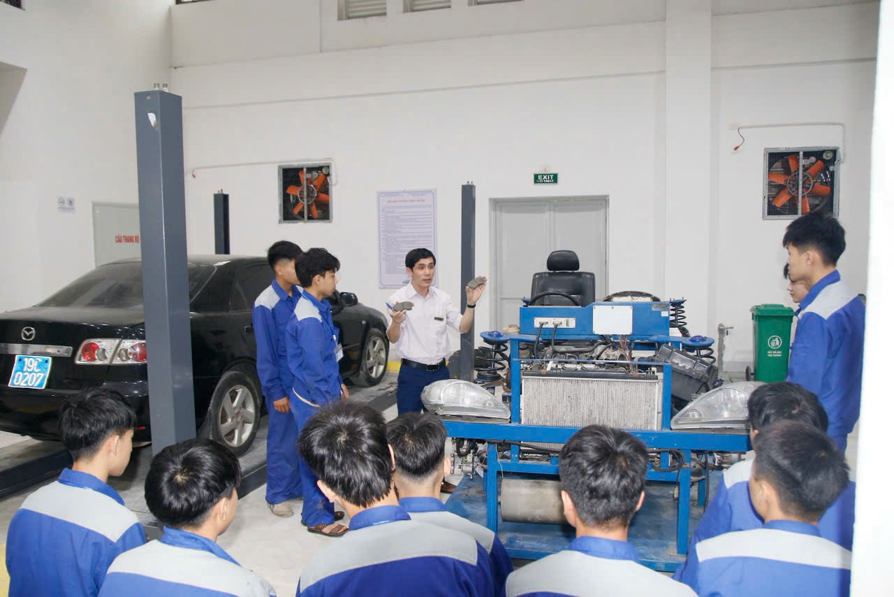 “Trong trường hợp nghiêm trọng, pin có thể quá nhiệt và dẫn tới nguy cơ cháy nổ theo phản ứng dây chuyền”, ông Huy cảnh báo. Ảnh: NVCC.