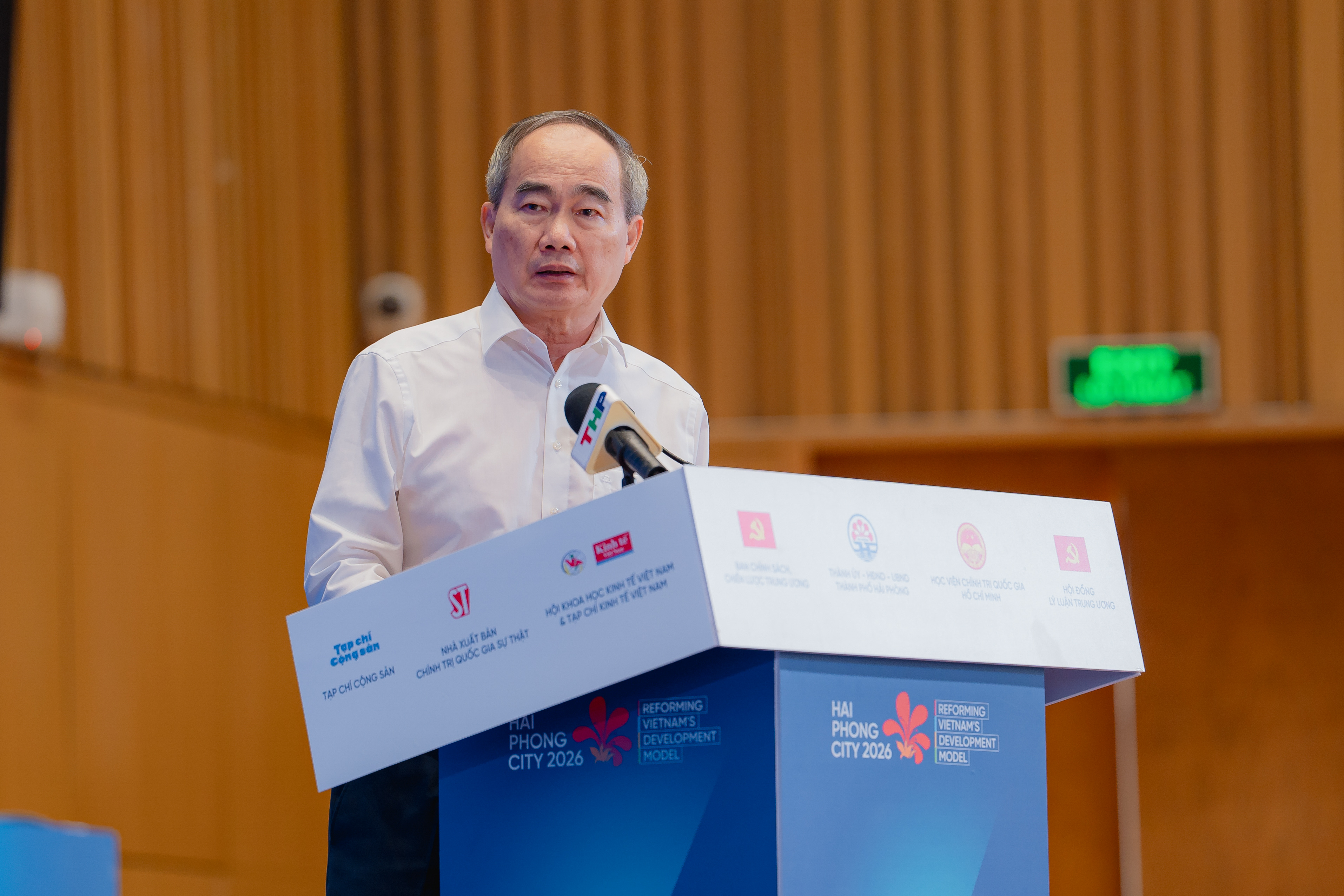 GS.TS. Nguyễn Thiện Nhân, nguyên Ủy viên Bộ Chính trị, nguyên Phó Thủ tướng Chính phủ, trình bày tham luận tại  Hội thảo khoa học quốc gia với chủ đề “Đổi mới mô hình phát triển đất nước dựa trên khoa học, công nghệ, đổi mới sáng tạo và chuyển đổi số” diễn ra vào sáng ngày 26/5 tại Hải Phòng. (Ảnh: Việt Dũng)