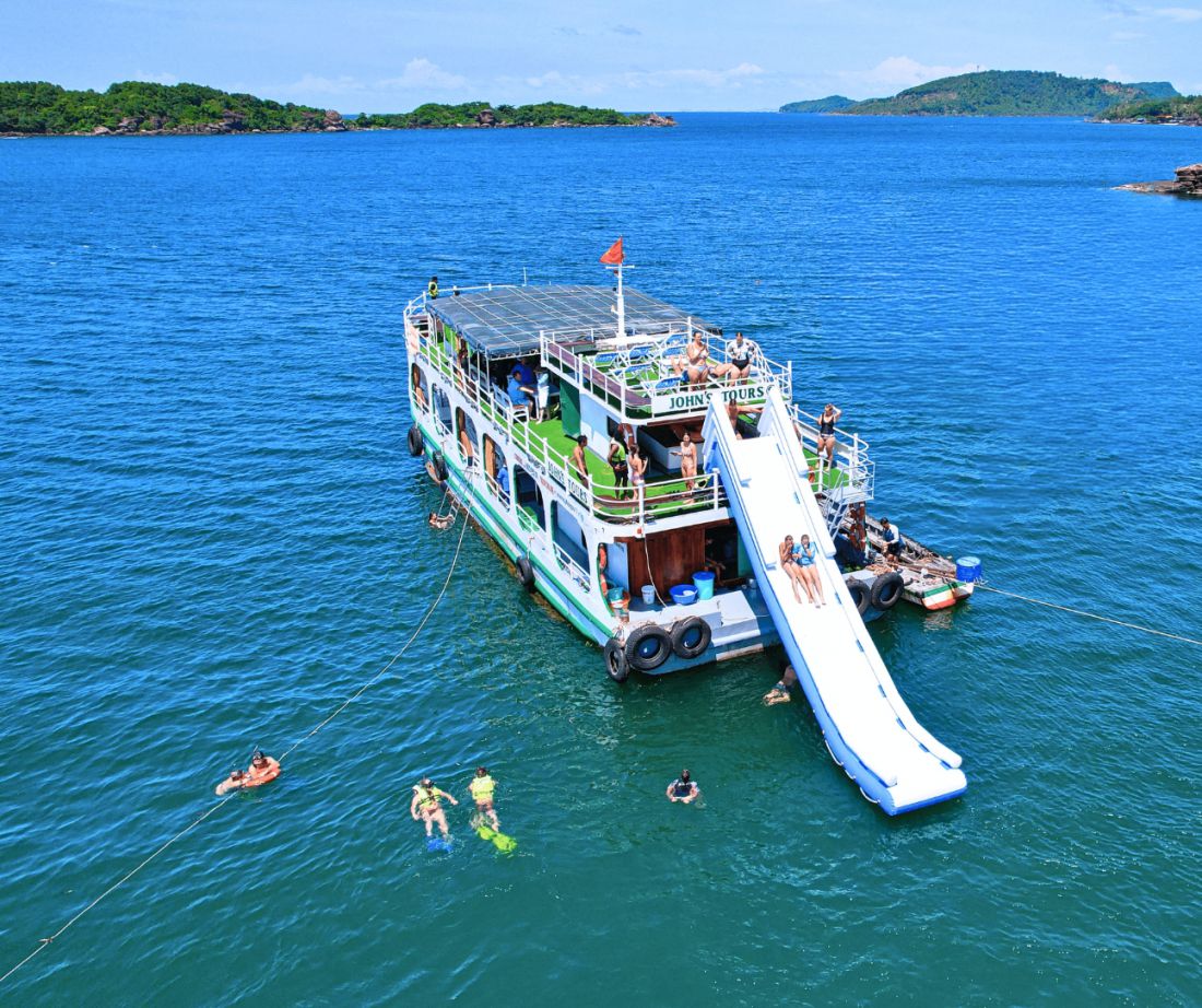 Phú Quốc đóng góp khoảng 36% lượng khách, hơn 81% doanh thu và gần như toàn bộ lượng khách quốc tế của du lịch An Giang.
